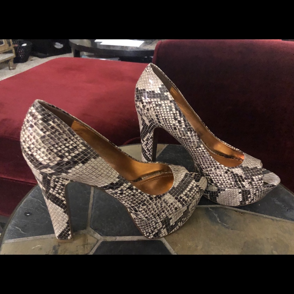 BCBG Snake print pumps
